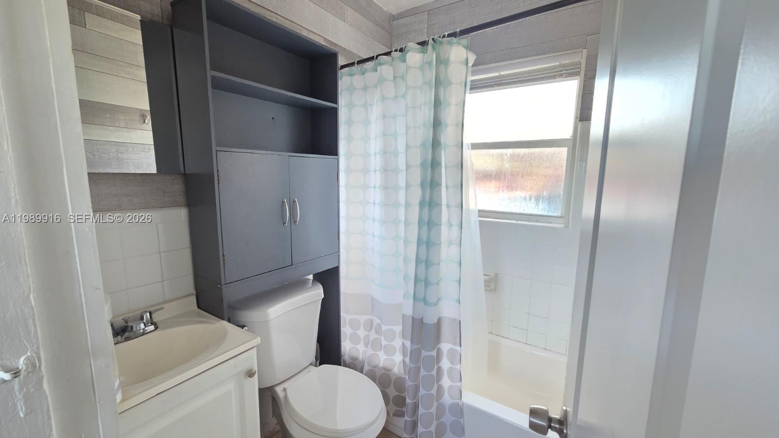 LINCOLN PARK CORR PLAT - Residential Lease