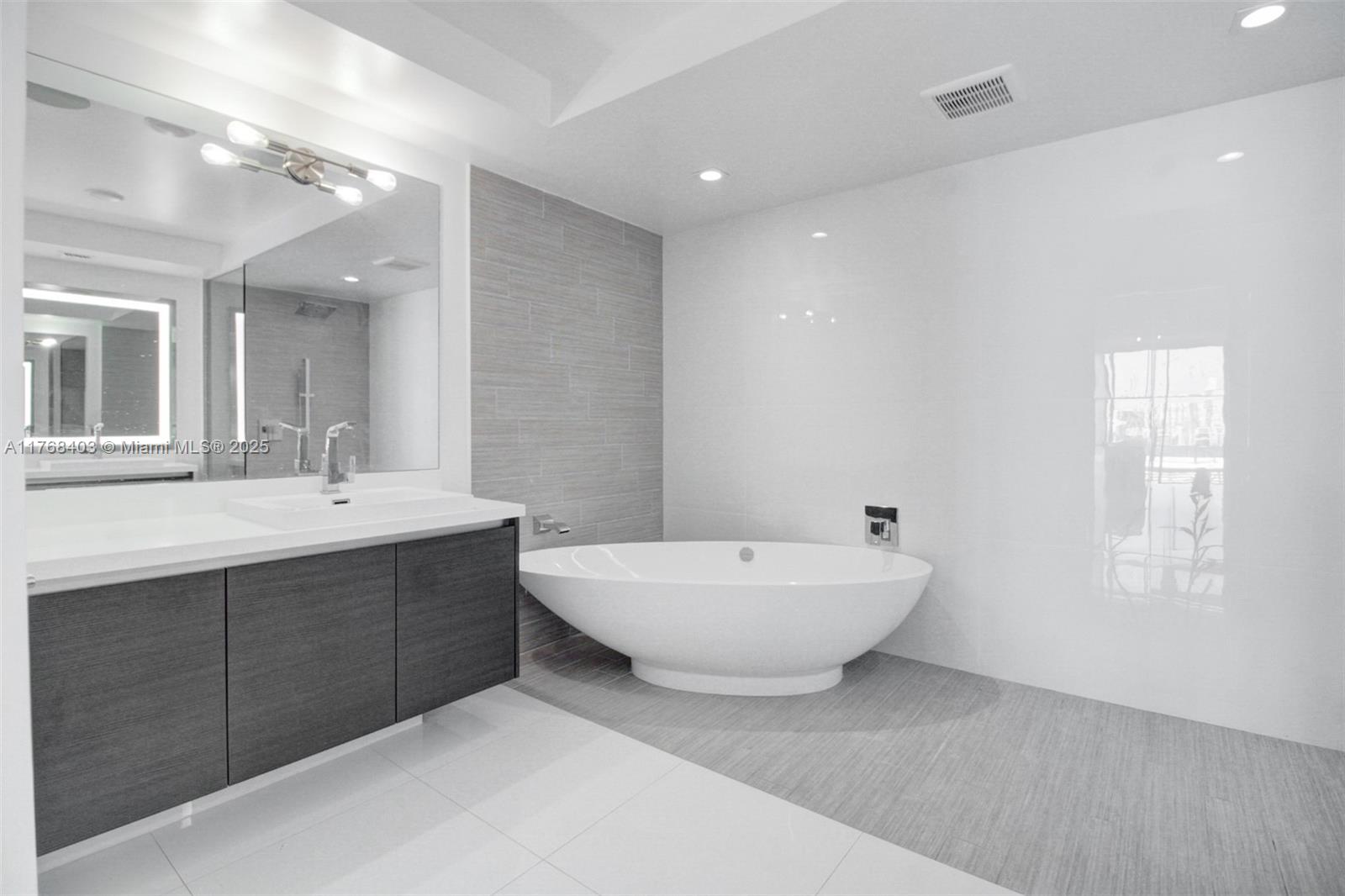 PARQUE TOWERS CONDO - Residential