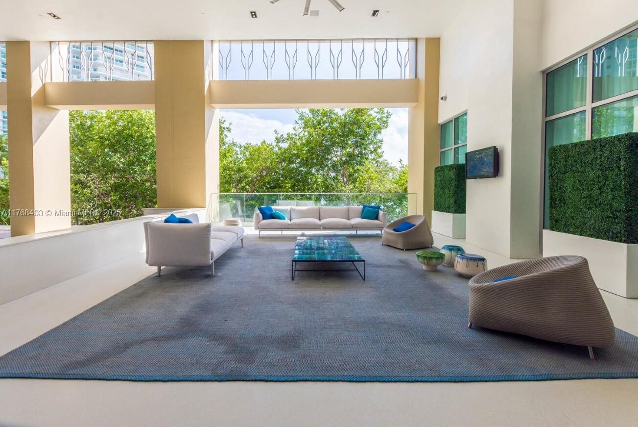 PARQUE TOWERS CONDO - Residential