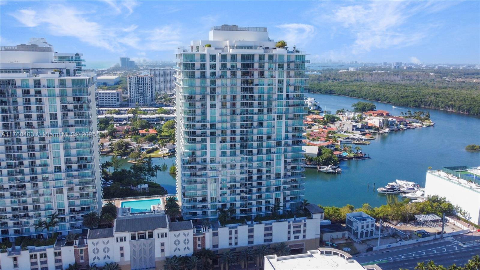 PARQUE TOWERS CONDO - Residential