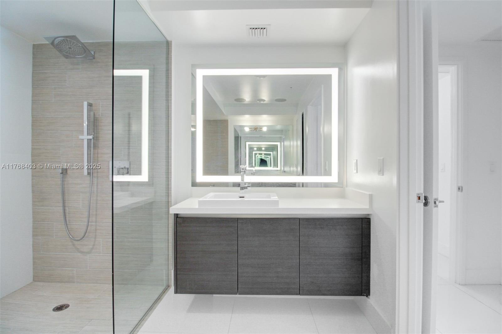 PARQUE TOWERS CONDO - Residential