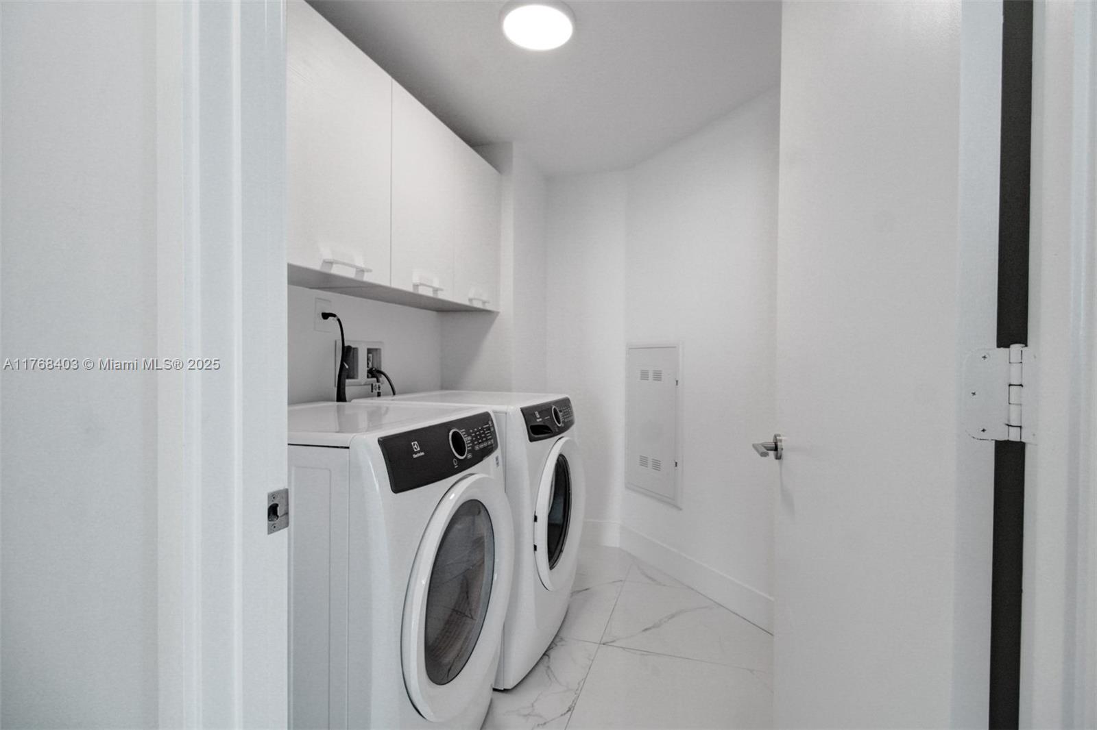 PARQUE TOWERS CONDO - Residential