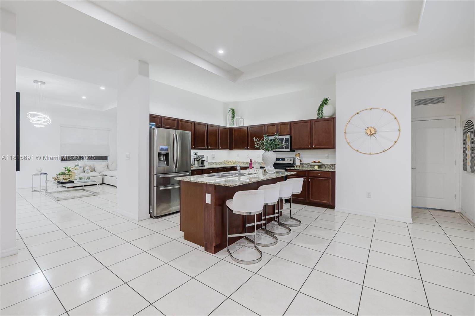 VENETIAN PARC - Residential