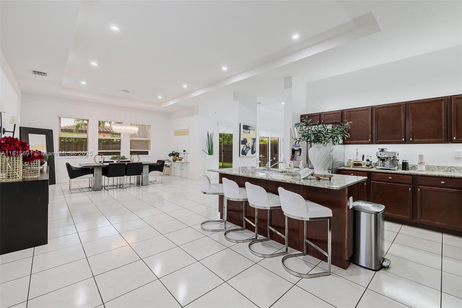 VENETIAN PARC - Residential