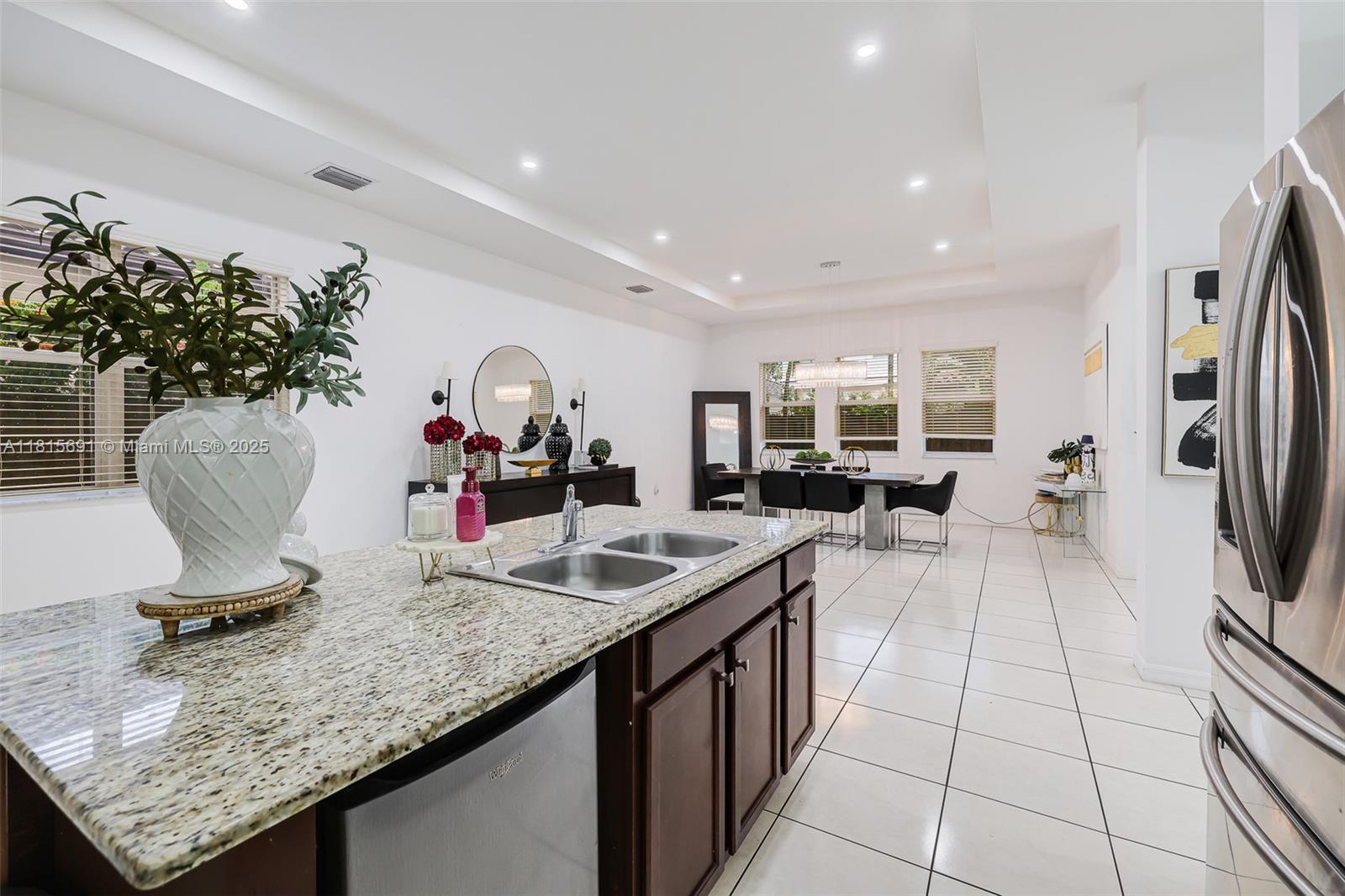VENETIAN PARC - Residential