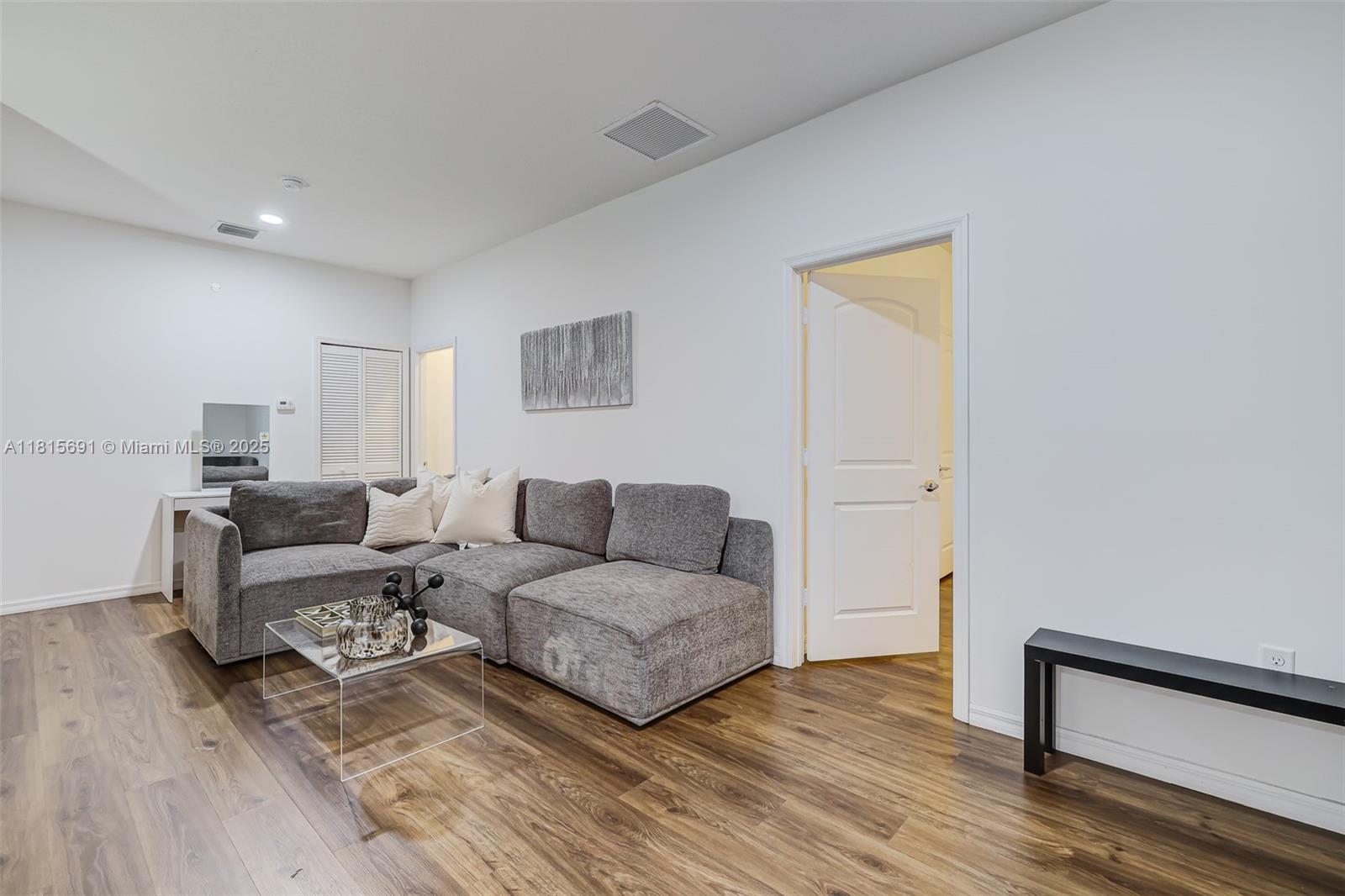 VENETIAN PARC - Residential