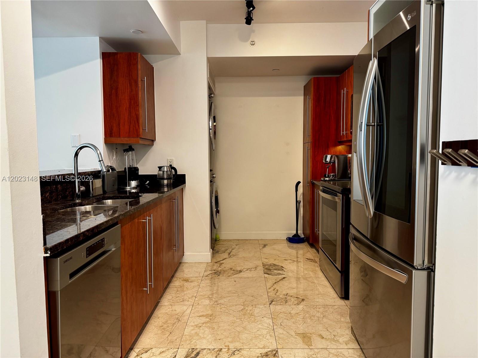 TOSCANO CONDO - Residential