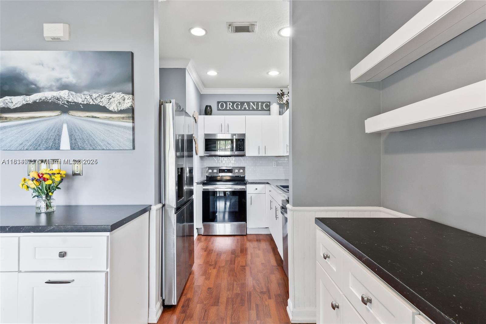 MEGHANS PLACE - Residential