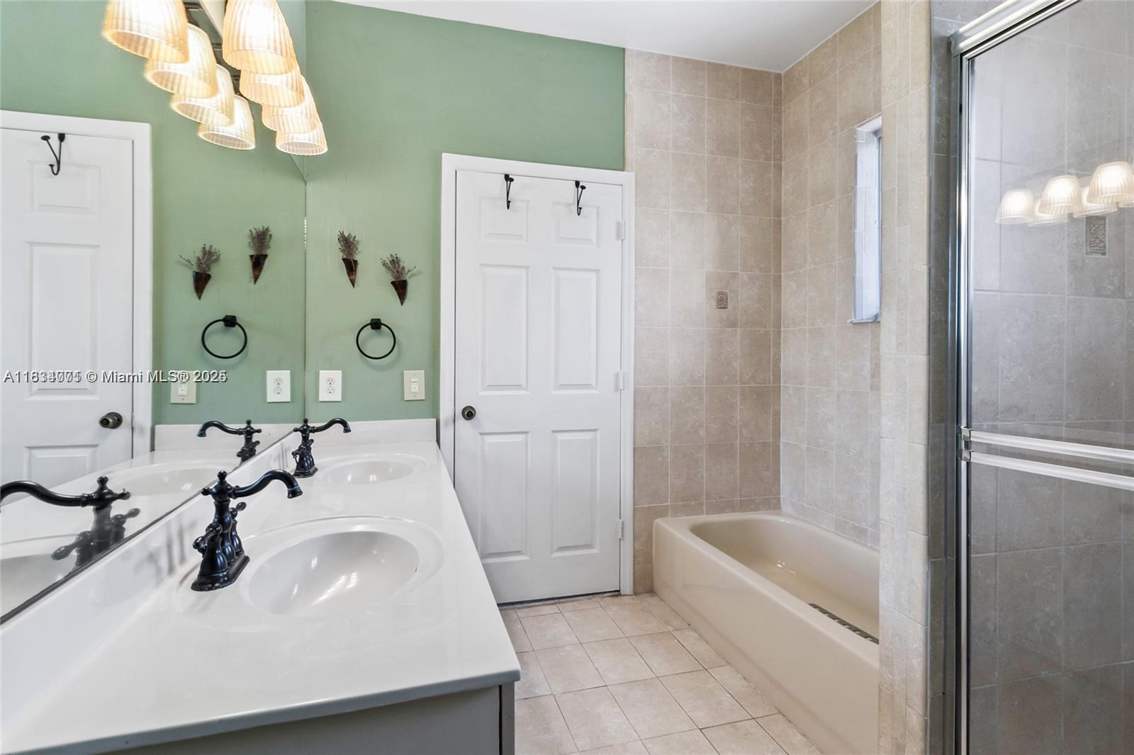 MEGHANS PLACE - Residential