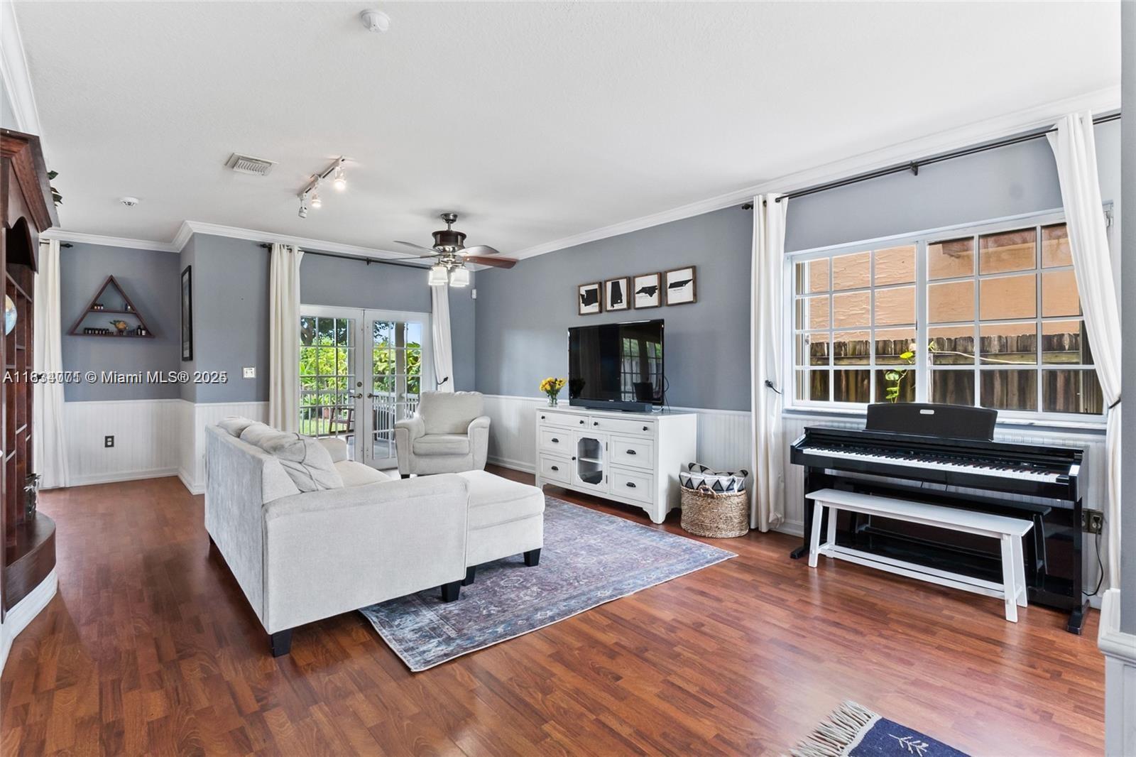 MEGHANS PLACE - Residential