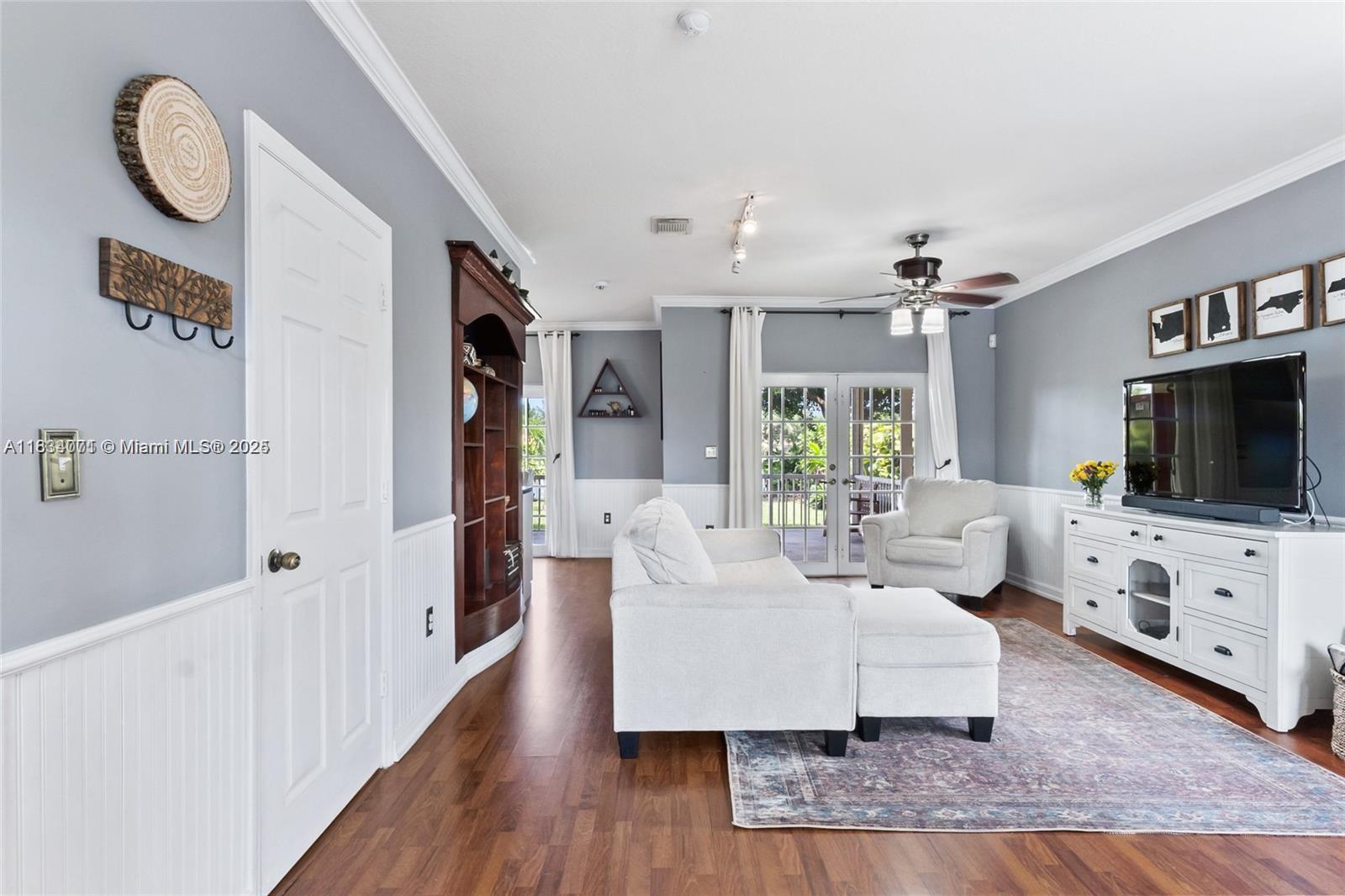 MEGHANS PLACE - Residential