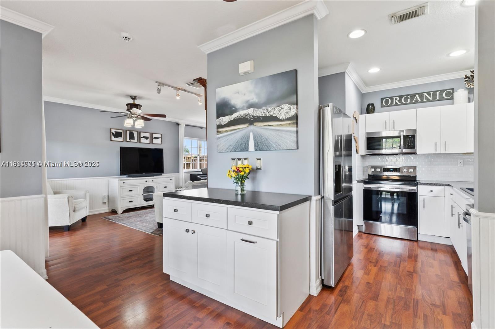 MEGHANS PLACE - Residential