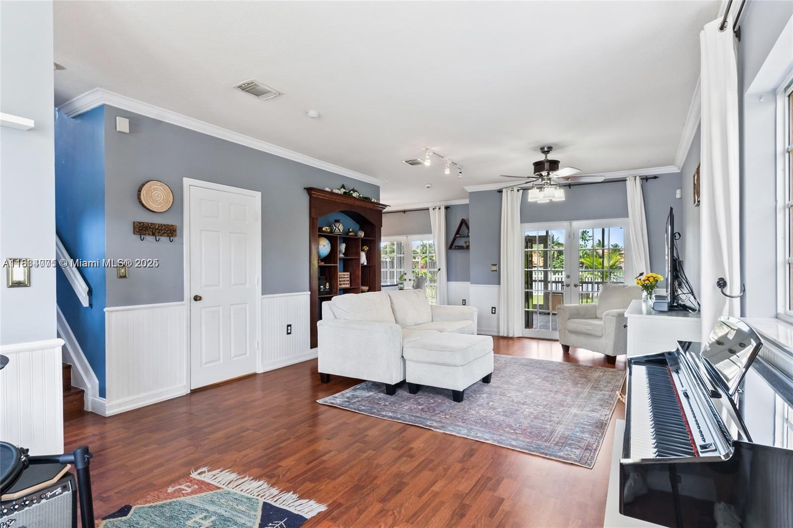 MEGHANS PLACE - Residential