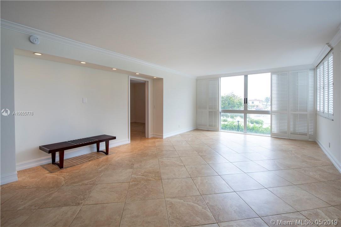 LAKE HARBOUR TOWERS CONDO - Residential