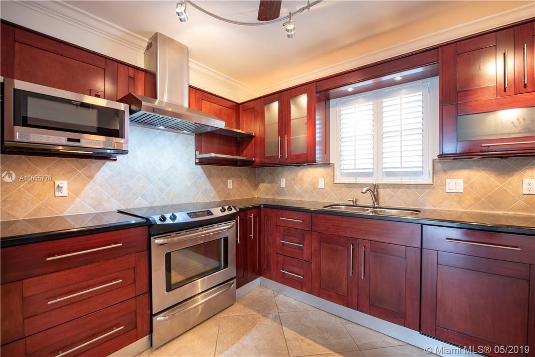 LAKE HARBOUR TOWERS CONDO - Residential