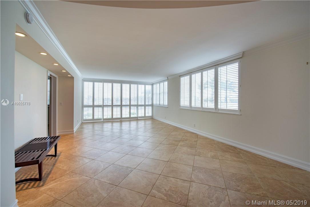 LAKE HARBOUR TOWERS CONDO - Residential