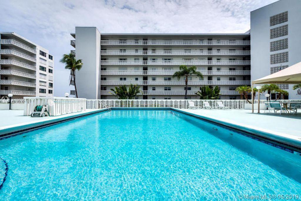 LAKE HARBOUR TOWERS CONDO - Residential