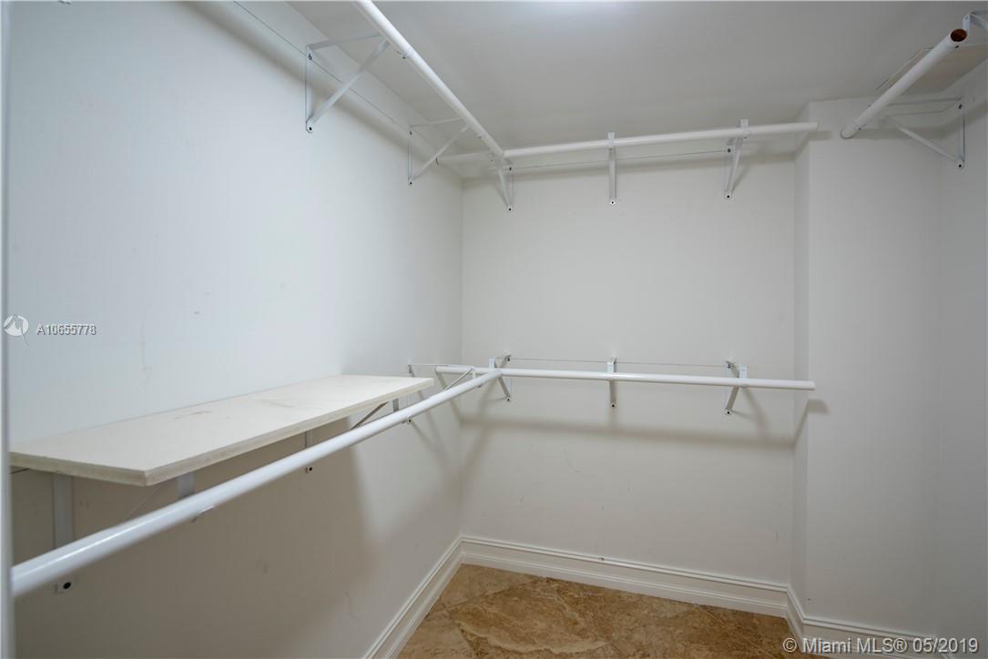 LAKE HARBOUR TOWERS CONDO - Residential