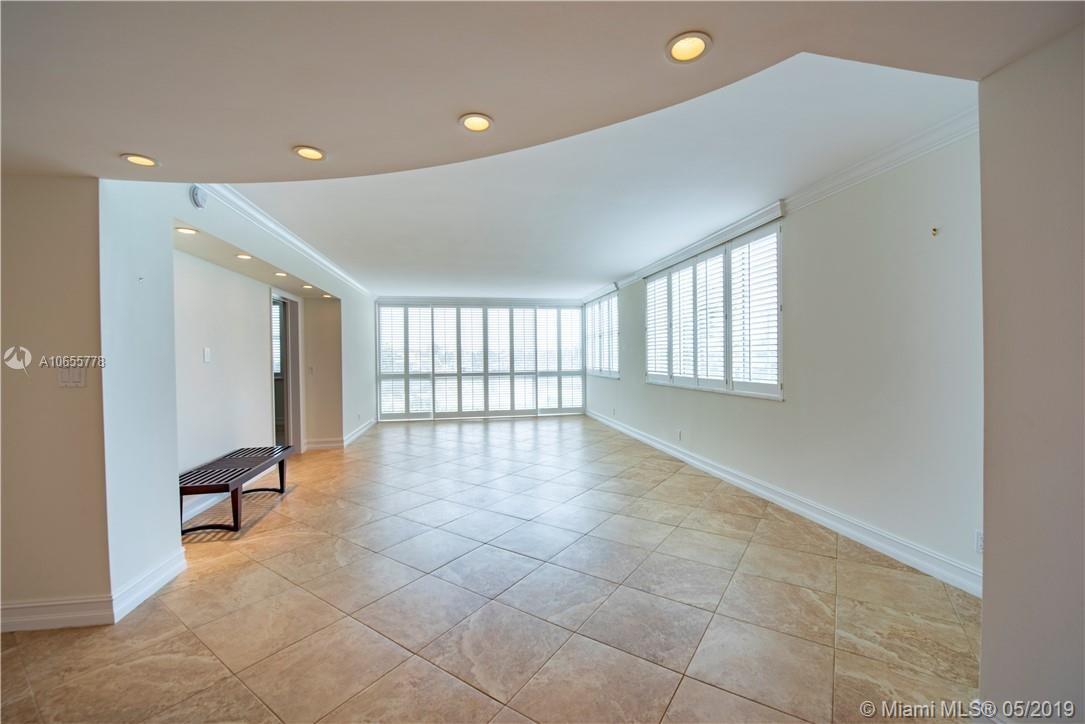 LAKE HARBOUR TOWERS CONDO - Residential