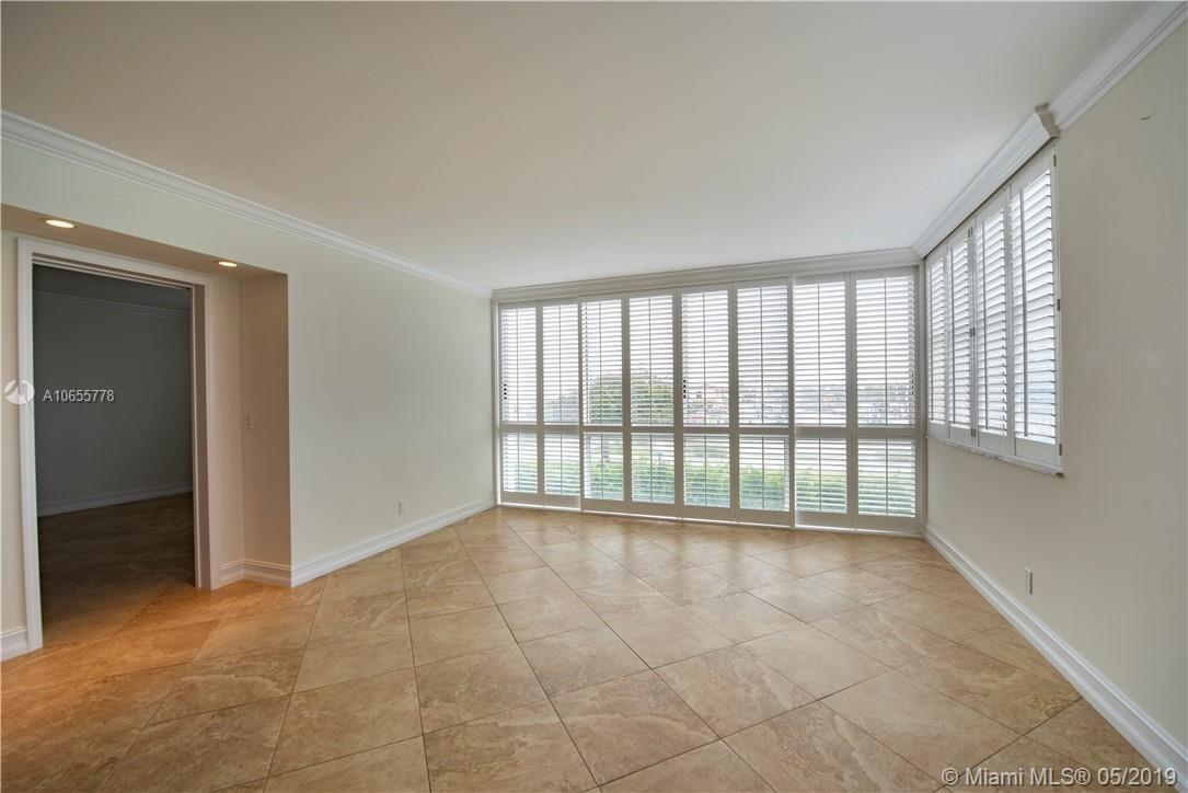 LAKE HARBOUR TOWERS CONDO - Residential