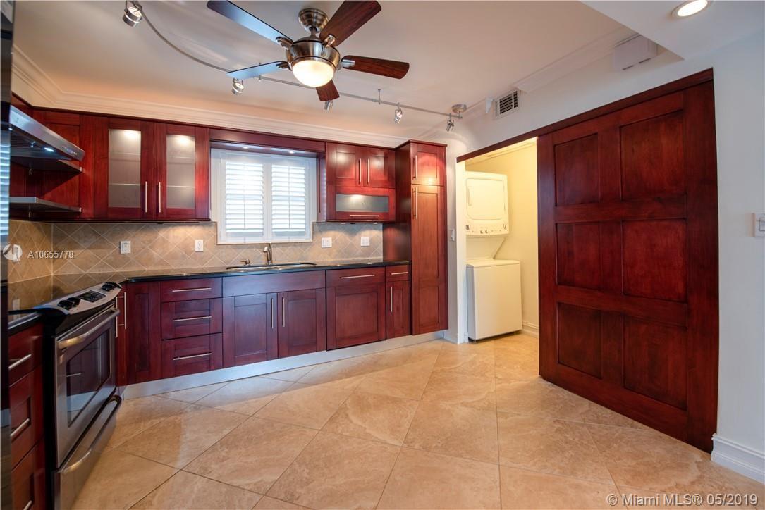 LAKE HARBOUR TOWERS CONDO - Residential