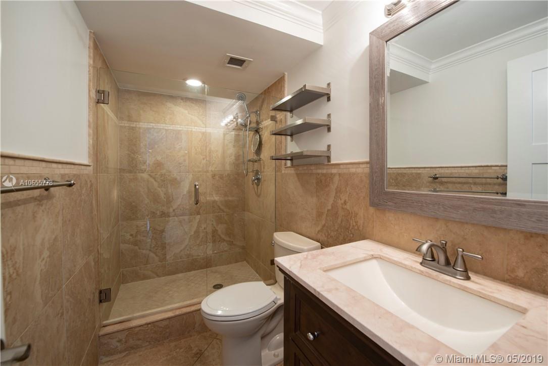 LAKE HARBOUR TOWERS CONDO - Residential