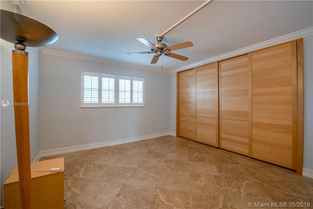 LAKE HARBOUR TOWERS CONDO - Residential