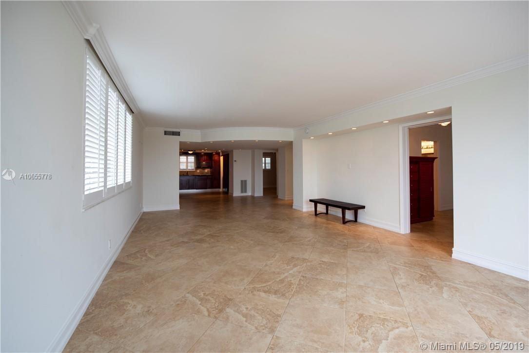 LAKE HARBOUR TOWERS CONDO - Residential