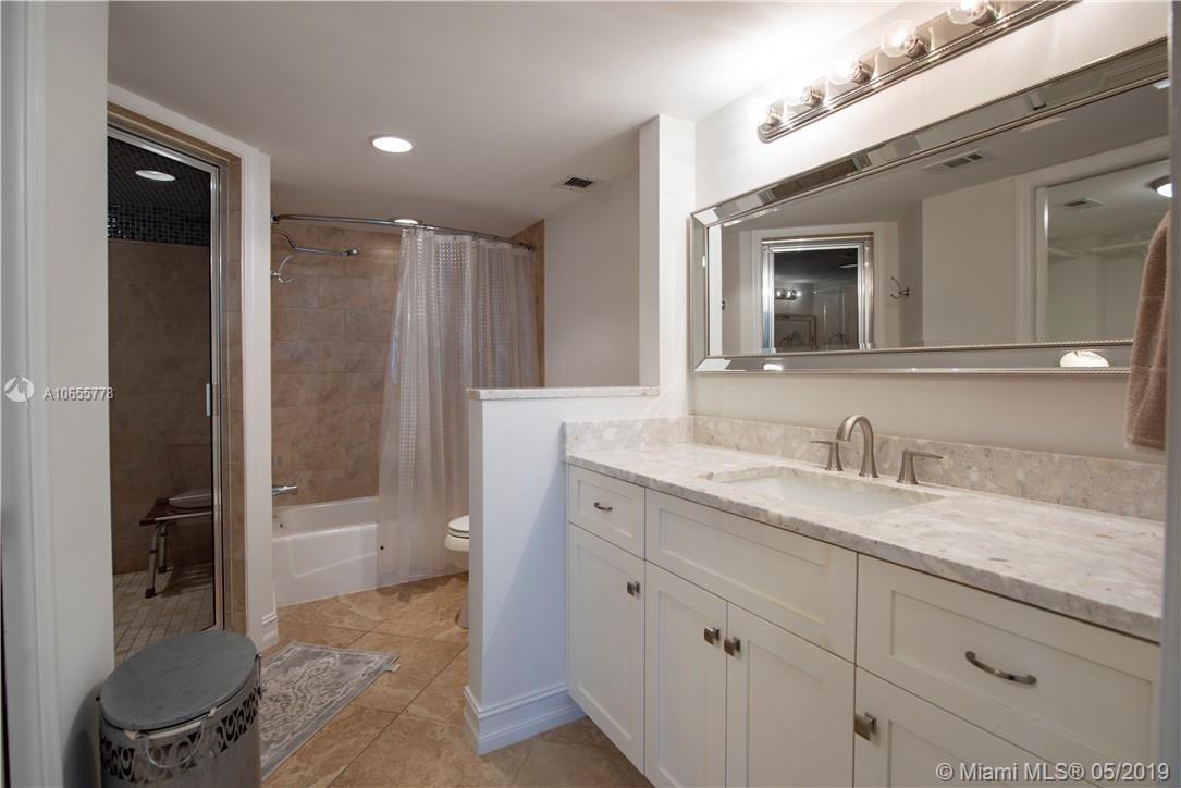 LAKE HARBOUR TOWERS CONDO - Residential