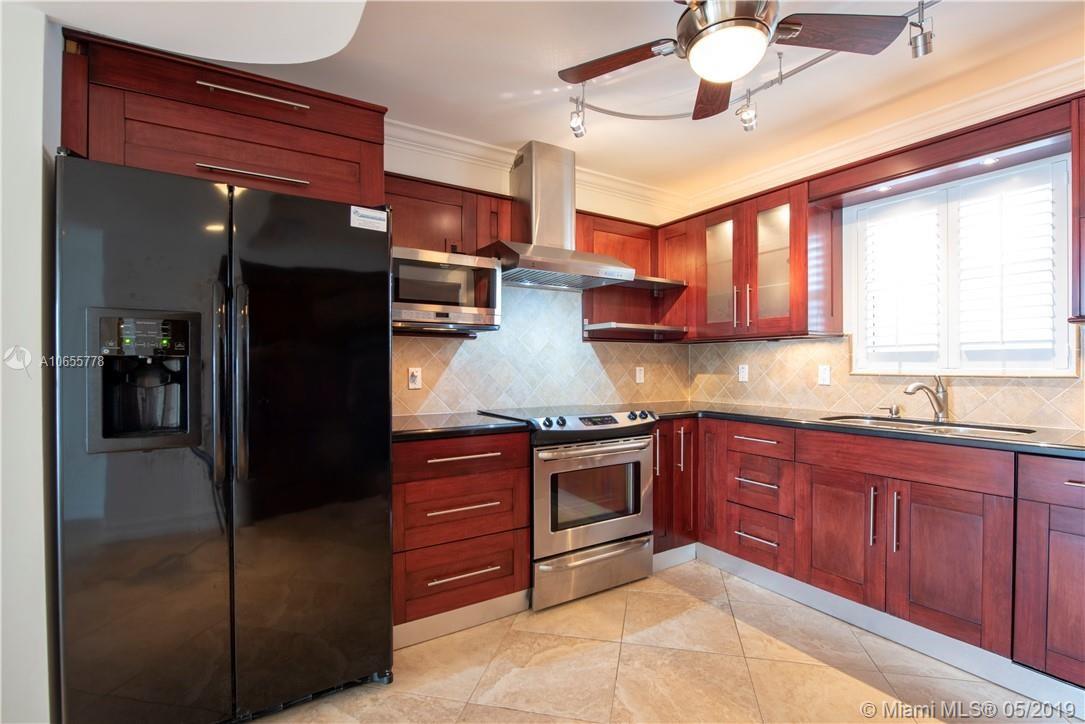 LAKE HARBOUR TOWERS CONDO - Residential