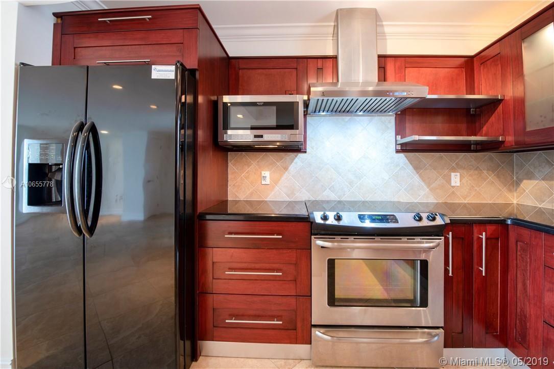 LAKE HARBOUR TOWERS CONDO - Residential