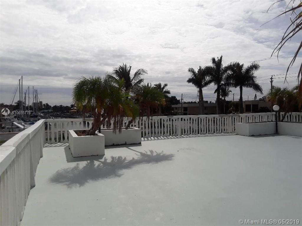 LAKE HARBOUR TOWERS CONDO - Residential