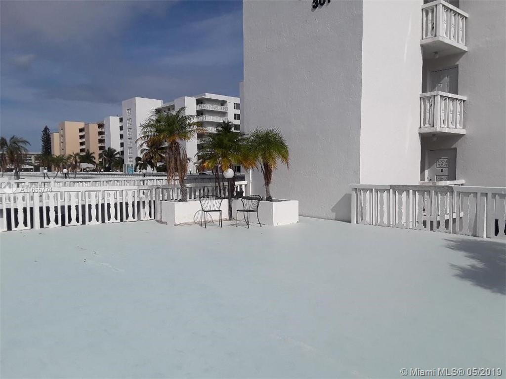 LAKE HARBOUR TOWERS CONDO - Residential