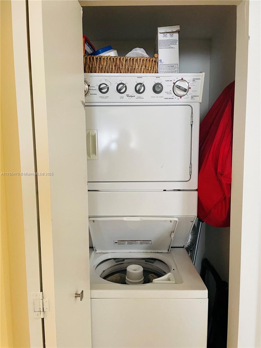 VENTURE AT AVENTURA WEST - Residential