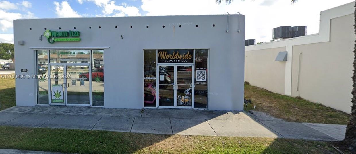EasyNvest is pleased to offer you this prime retail space for rent! Located on the bustling US-1 with high traffic and excellent frontage exposure, this property is ideal for various business ventures. Whether you're envisioning a scooter sales showroom, retail shop, takeout restaurant, or another innovative concept, the possibilities are endless and can be discussed with the agent. The property features rear parking for convenience and is strategically situated near I-95, making it easily accessible. Don’t miss this exceptional opportunity to establish your business in a high-visibility, high-demand area!