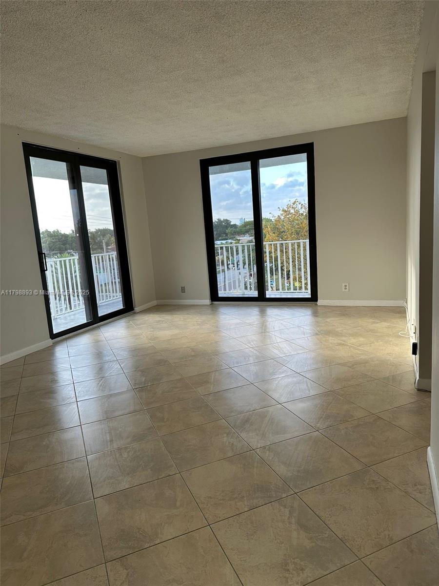 901 Hillcrest Dr 401