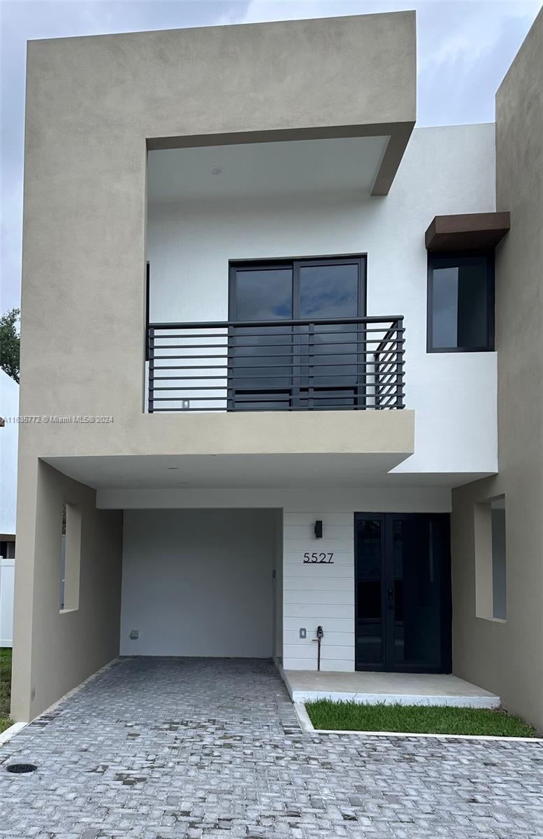 Oaks Place Townhomes - Residential Lease