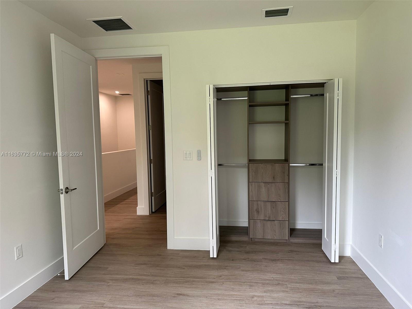 Oaks Place Townhomes - Residential Lease