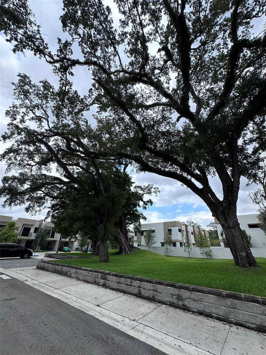 Oaks Place Townhomes - Residential Lease