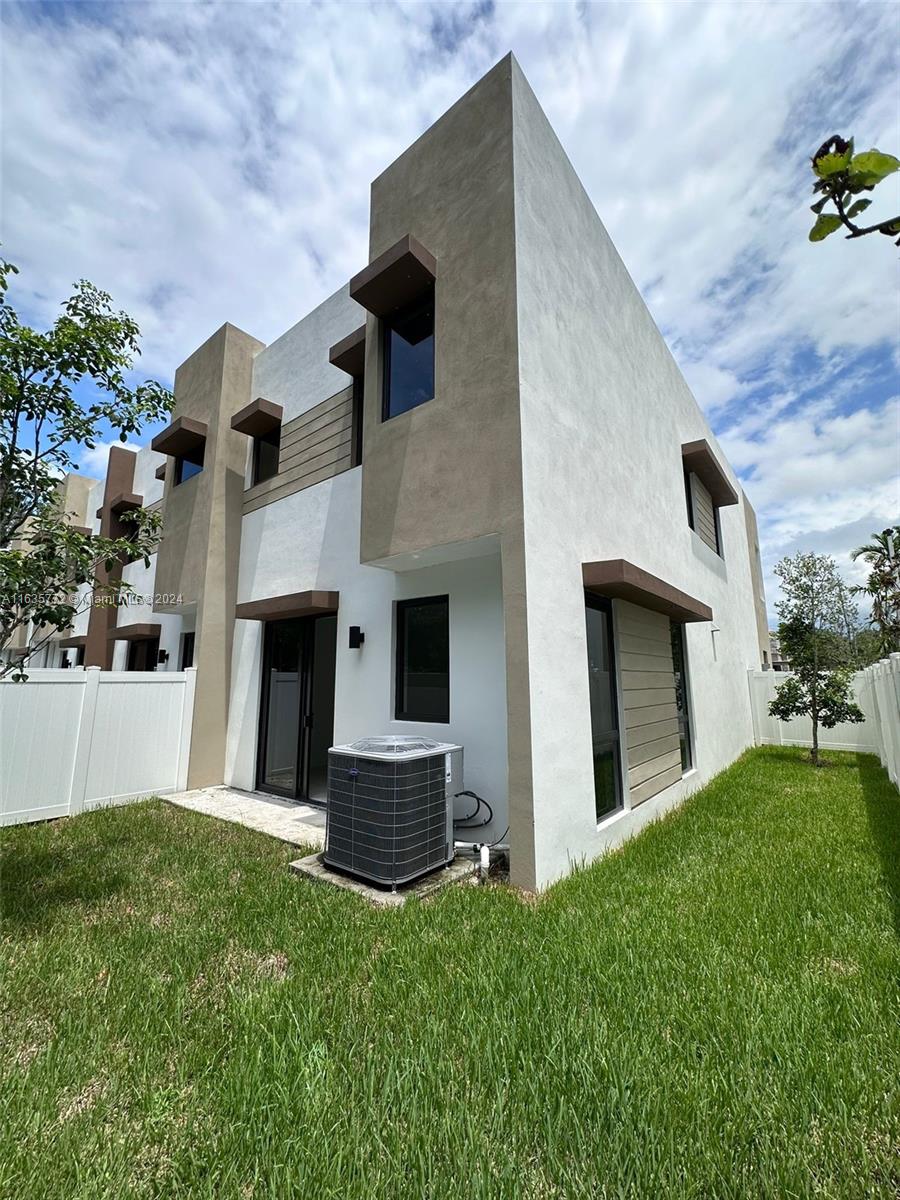 Oaks Place Townhomes - Residential Lease