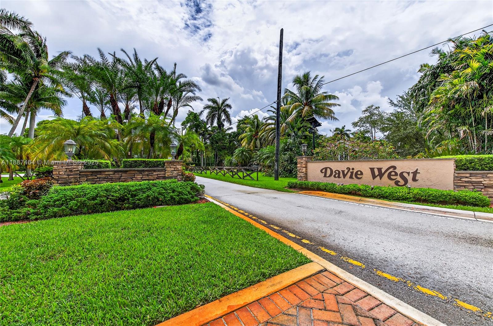 DAVIE WEST - Residential