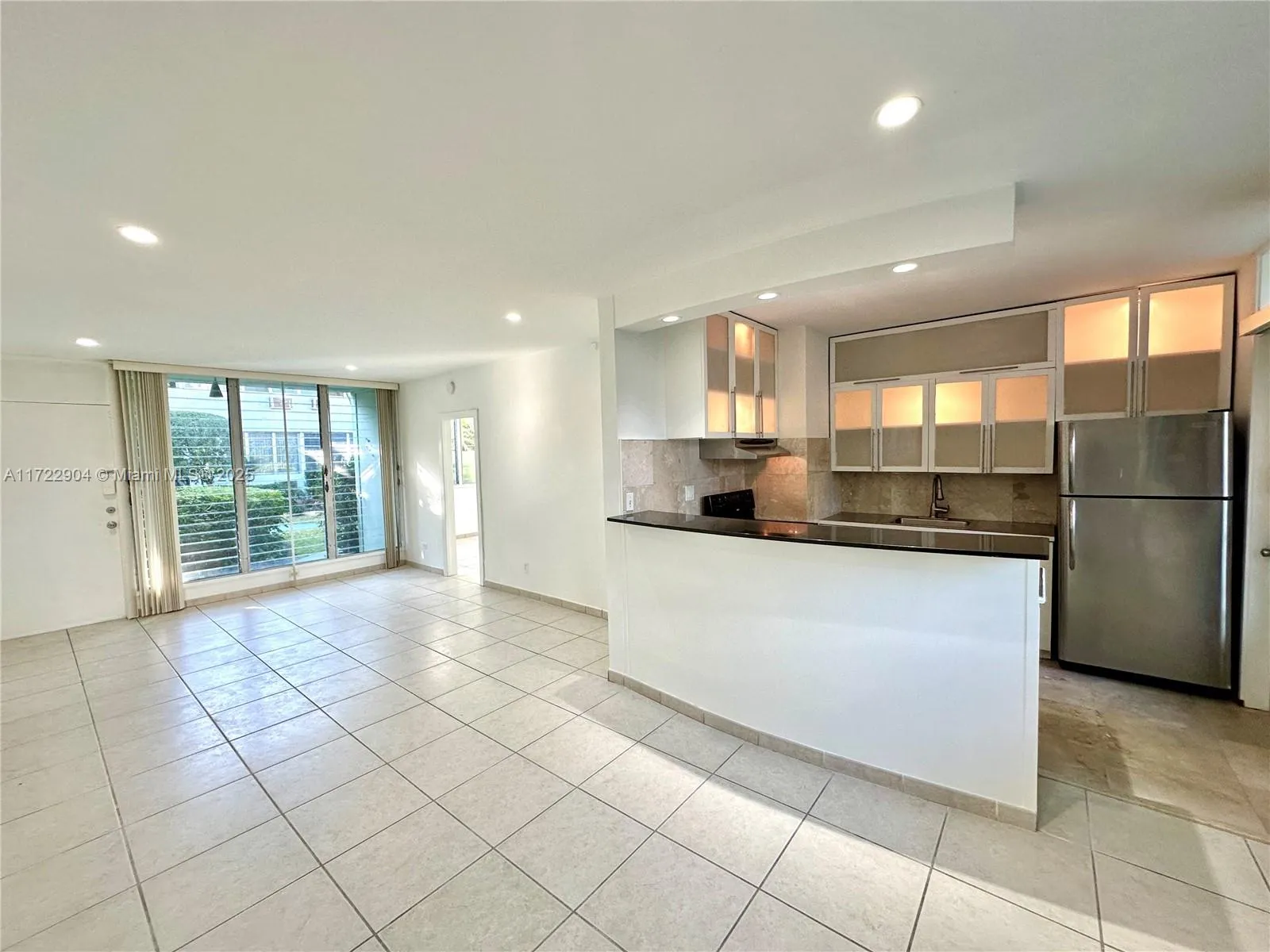 Bay Harbor Islands, Florida 33154, United States, 1 Bedroom Bedrooms, ,1 BathroomBathrooms,Residential,Pending,19150