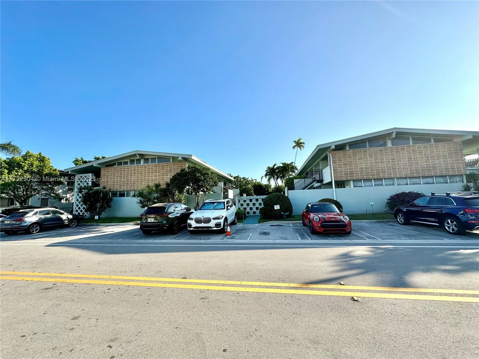 Bay Harbor Islands, Florida 33154, United States, 1 Bedroom Bedrooms, ,1 BathroomBathrooms,Residential,Pending,19150
