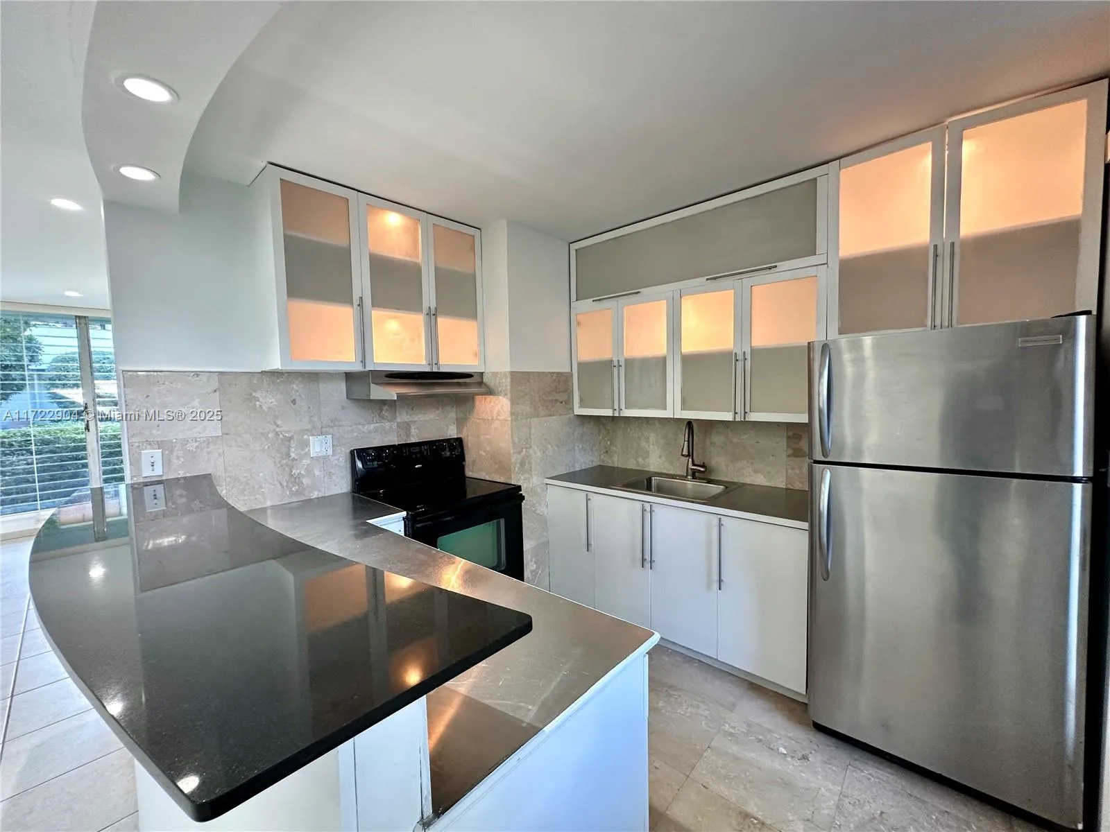 Bay Harbor Islands, Florida 33154, United States, 1 Bedroom Bedrooms, ,1 BathroomBathrooms,Residential,Pending,19150