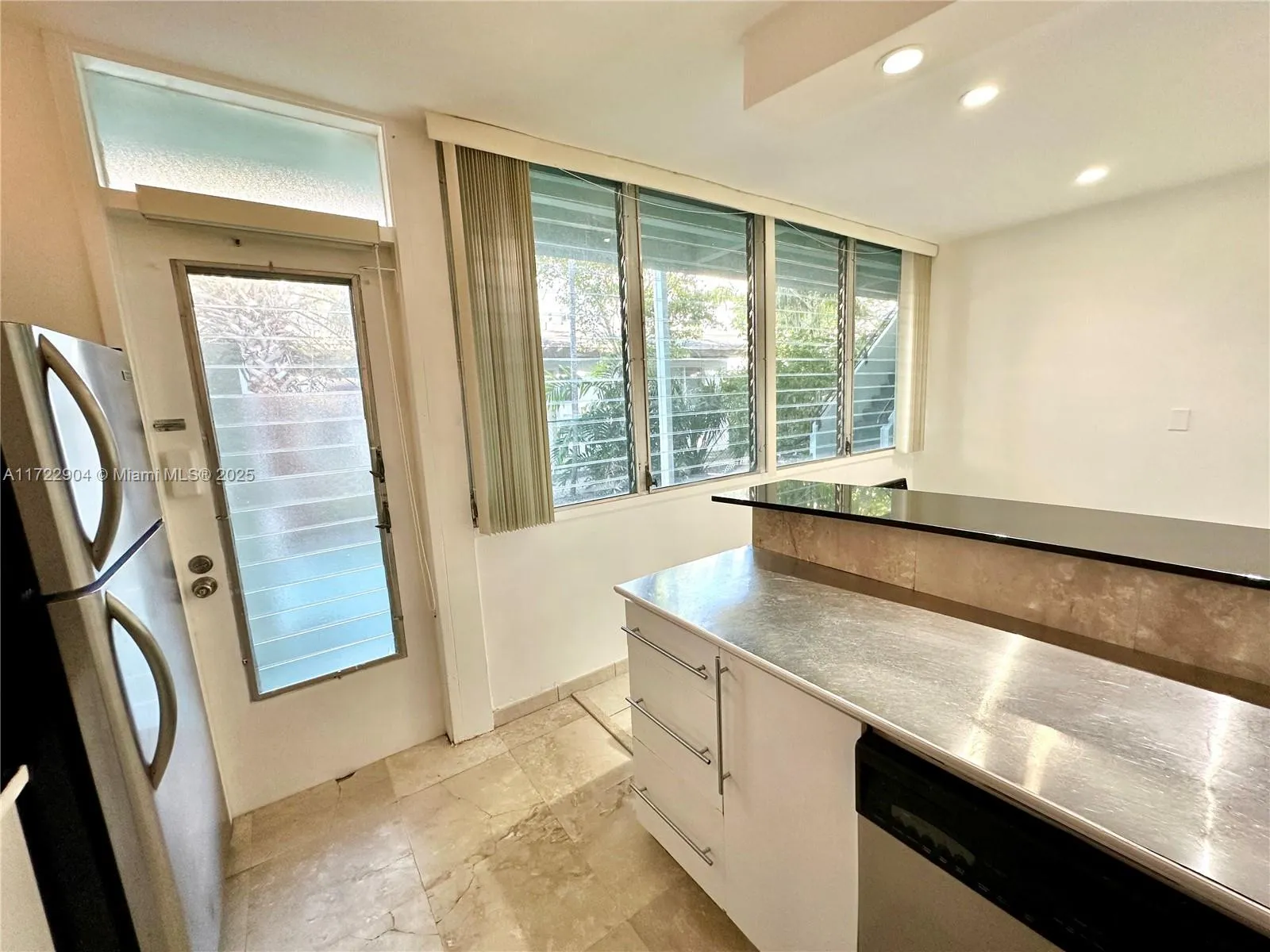 Bay Harbor Islands, Florida 33154, United States, 1 Bedroom Bedrooms, ,1 BathroomBathrooms,Residential,Pending,19150