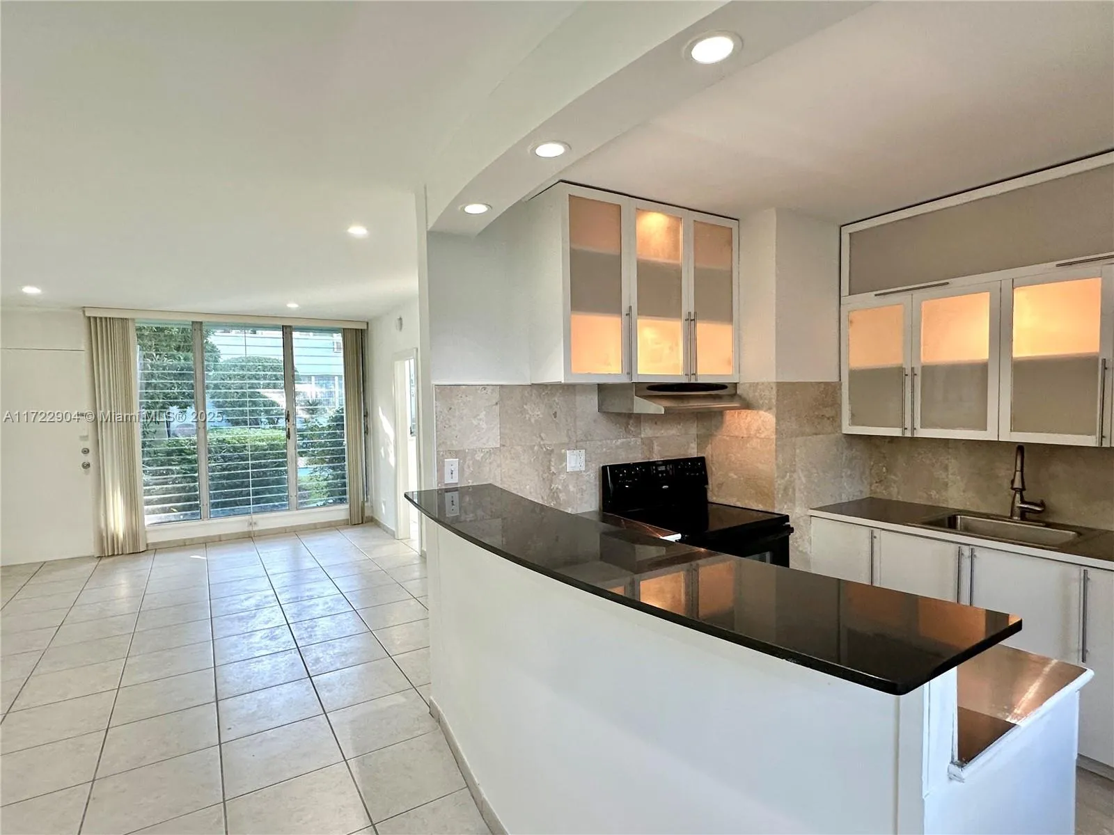 Bay Harbor Islands, Florida 33154, United States, 1 Bedroom Bedrooms, ,1 BathroomBathrooms,Residential,Pending,19150