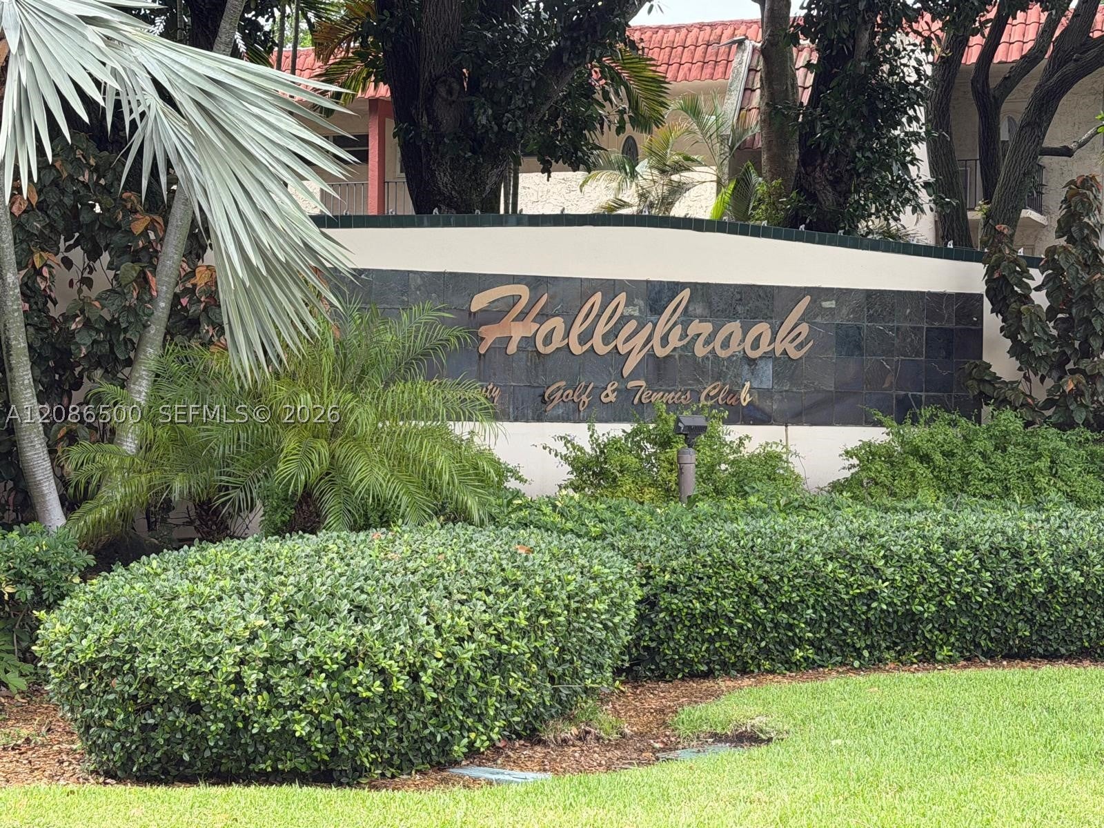 400 S Hollybrook Dr