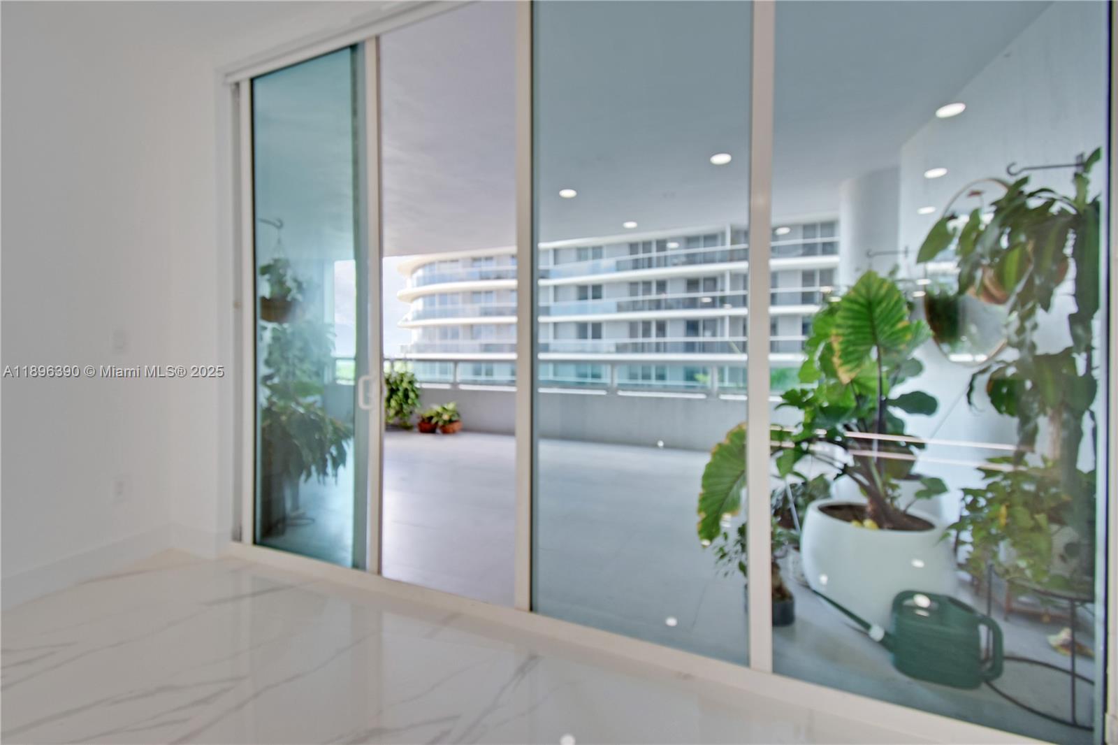 1800 CLUB CONDO - Residential Lease