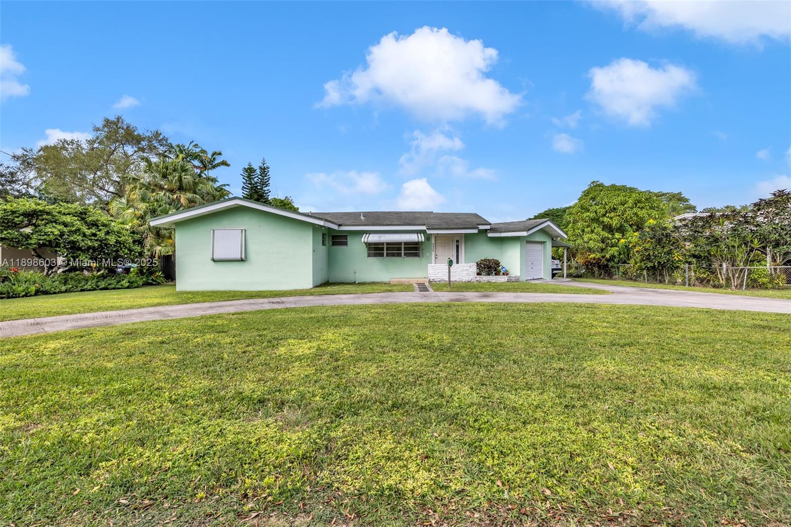 6820 SW 71st Ct, Miami, FL, 33143/$1,350,000 4 6820 SW 71st Ct