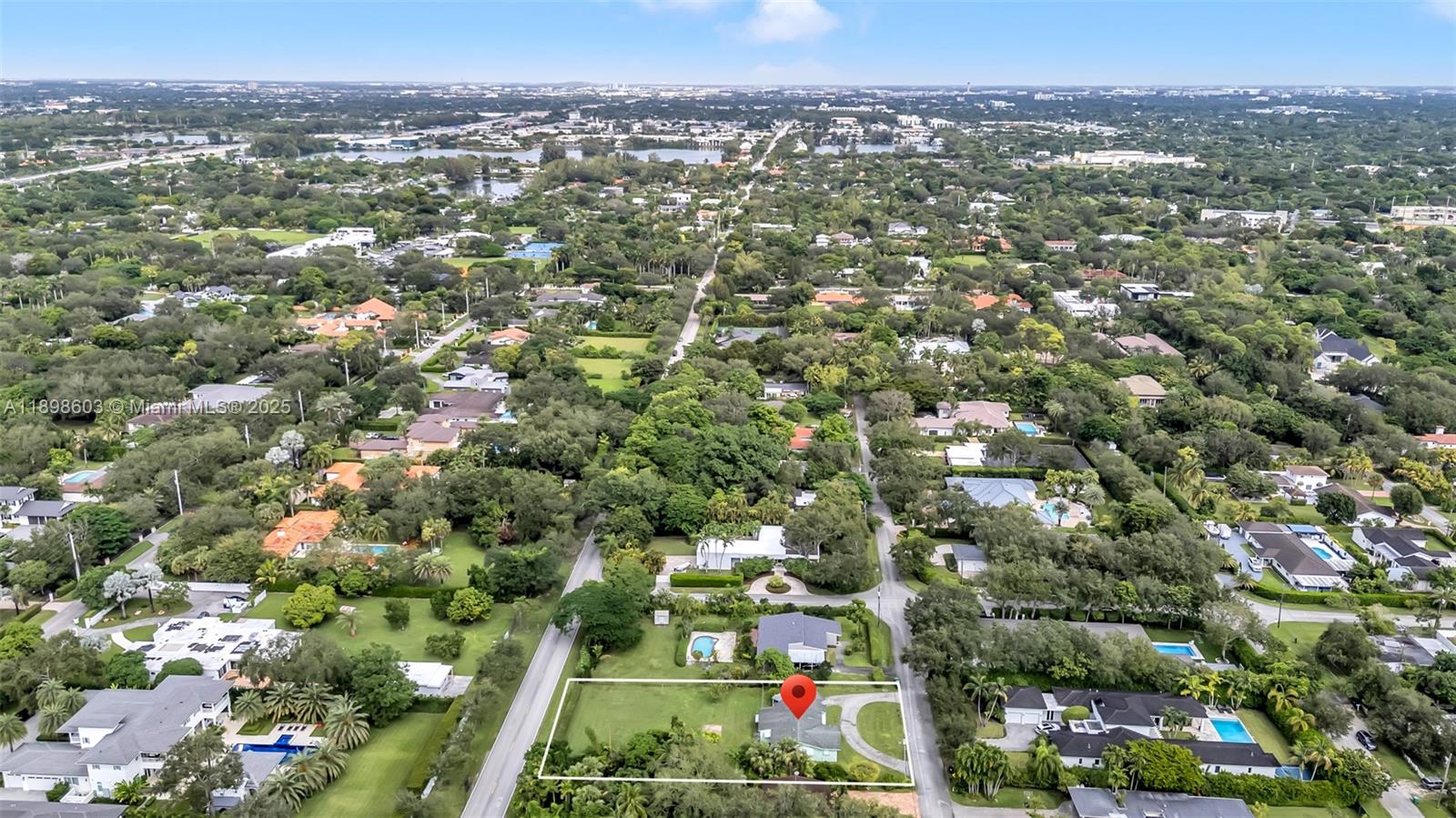 6820 SW 71st Ct, Miami, FL, 33143/$1,350,000 3 6820 SW 71st Ct